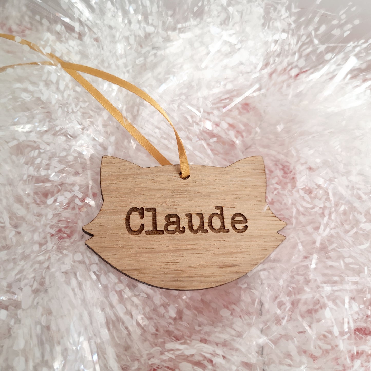 Engraved Oak Cat Face Bauble