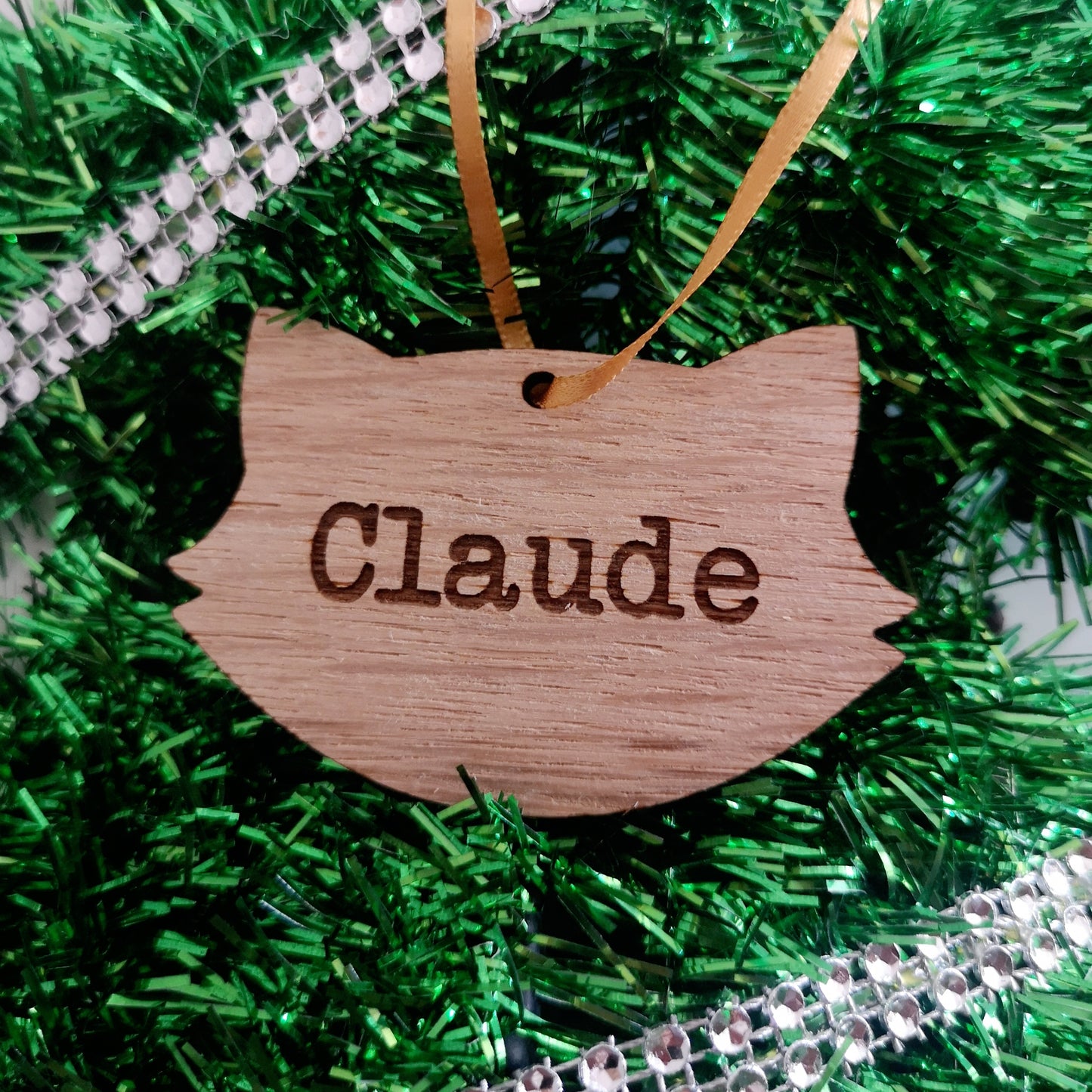 Engraved Oak Cat Face Bauble
